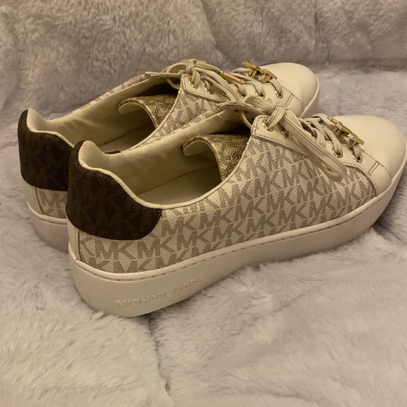 Michael Kors Sneakers - Picture 7 of 12